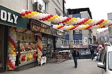 Açılış Organizasyonu Giriş Kemer Süsleme, Popcorn ve Kokteyl Masaları